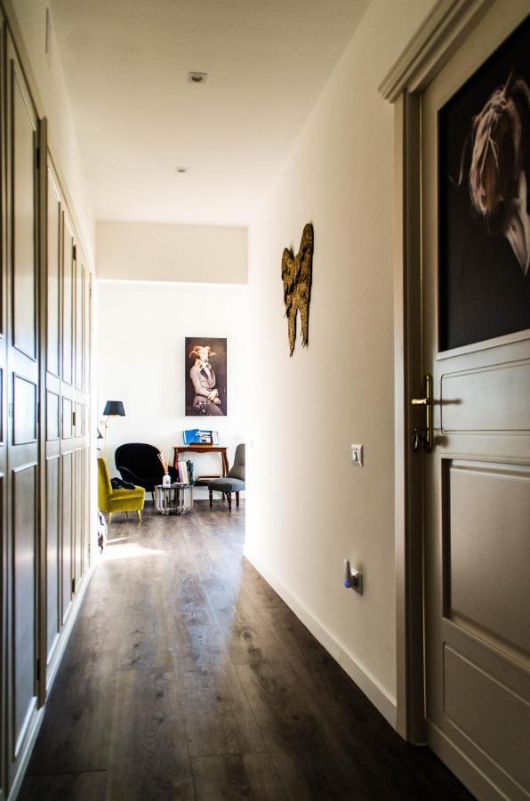 Eleventh Floor Suites Каляри Екстериор снимка