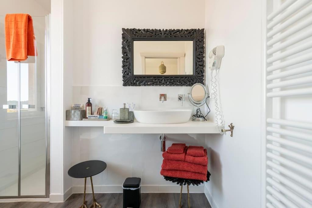 Eleventh Floor Suites Каляри Екстериор снимка